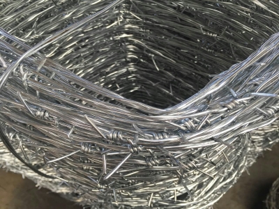 double twisted barbed wire with round roll packing for chain link fence